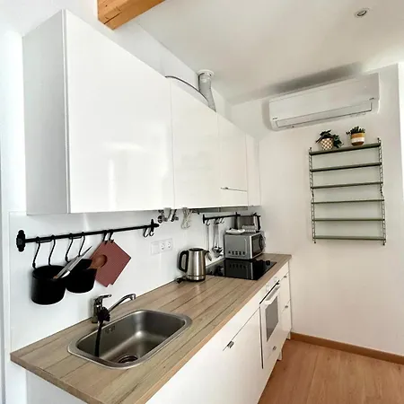 Rsrc New Ac & Bright 1br ליסבון